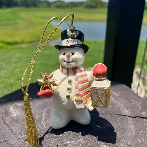 Lenox 2006 Snowman Ornament - Picture 1 of 16